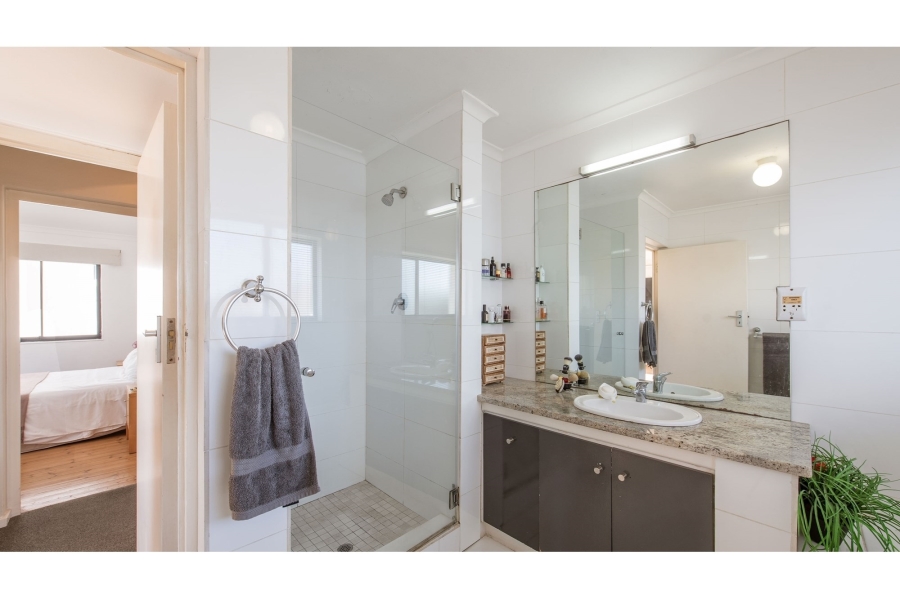 5 Bedroom Property for Sale in Green Point Western Cape